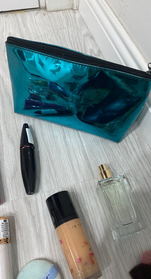 Çeşitli Beyaz ve Açık Ton Makyaj Ürünleri - Görsel 5