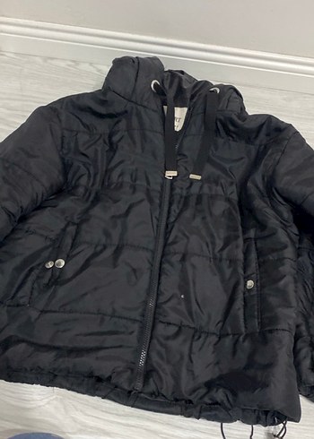 Siyah Kapüşonlu Kısa Kadın Kış Montu - Görsel 3