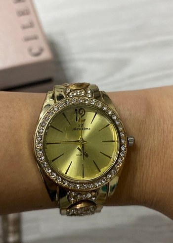 Zincir Detaylı Parlak Gold Kadın Saati - Görsel 3