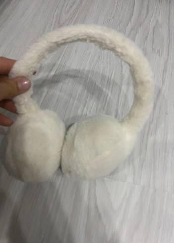 Beyaz Peluş Kulaklık - Görsel 2