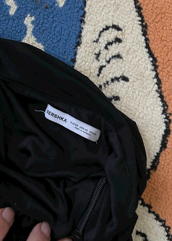 Drapeli V Yaka Siyah Midi Elbise - Görsel 3