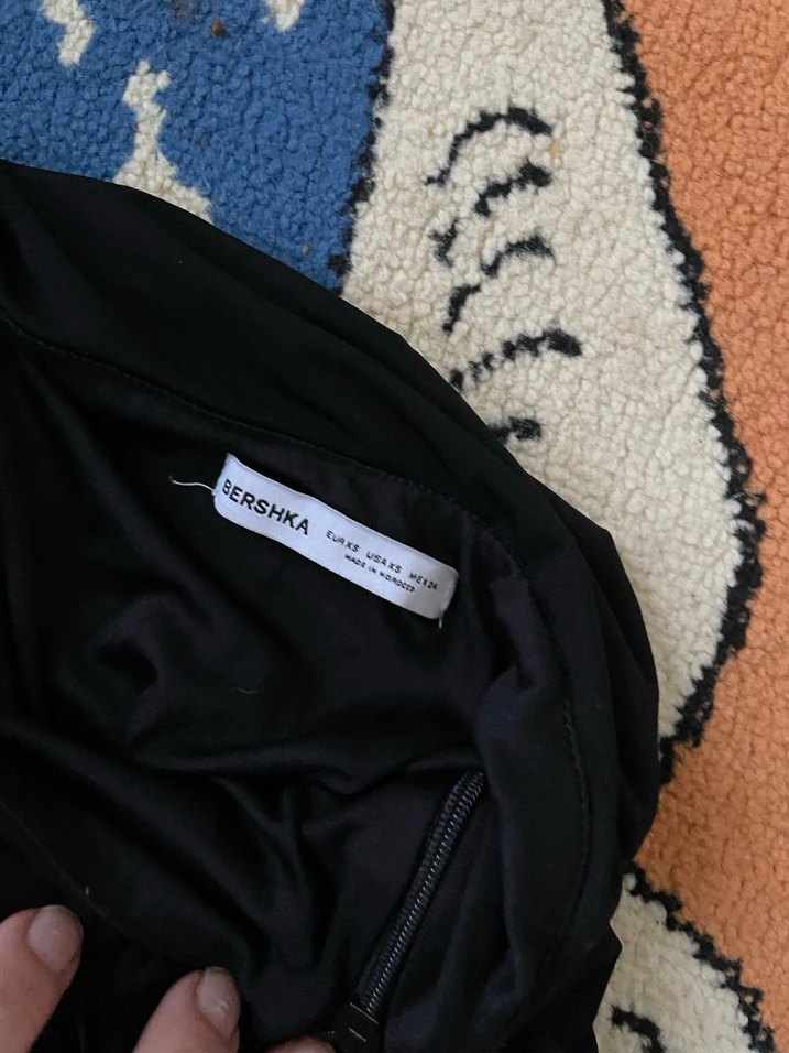 Drapeli V Yaka Siyah Midi Elbise - Görsel 3