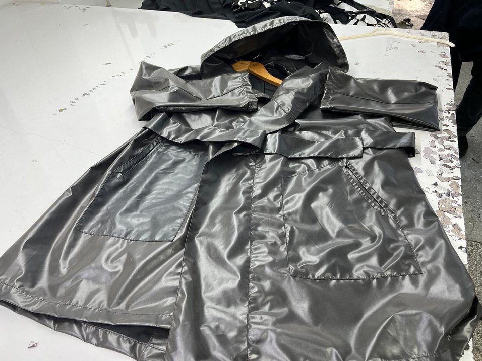 Kadın Bej Uzun Kollu Kuşaklı Yağmurluk - Görsel 2