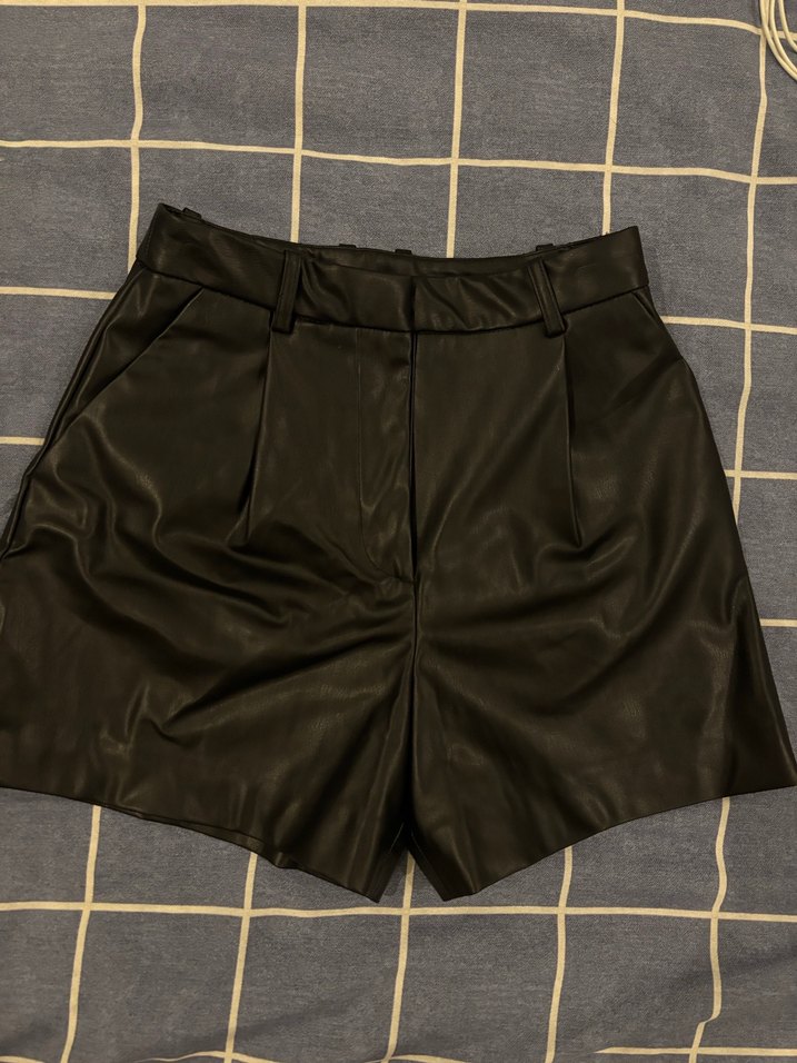Siyah Deri Mini Şort - Görsel 2