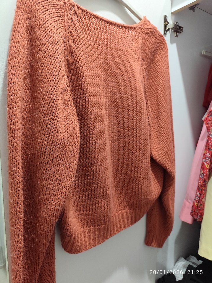 V Yaka Bohem Tarz Kadın Örgü Kazak - Görsel 4