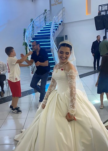 Diğer Uzun Kollu Klasik Prenses Gelinlik
