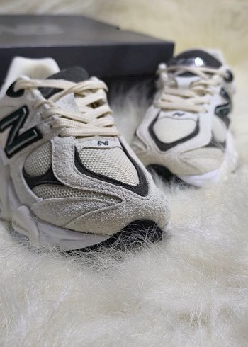 New Balance 9060 Krem Gri Yeşil Logo - Görsel 3