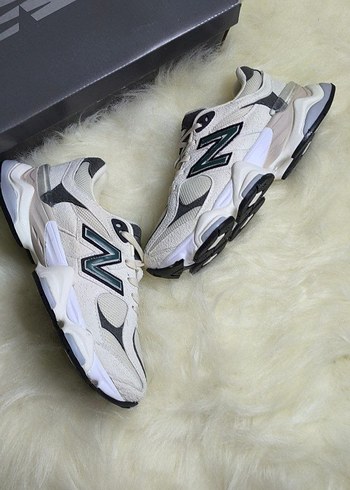New Balance 9060 Krem Gri Yeşil Logo - Görsel 2