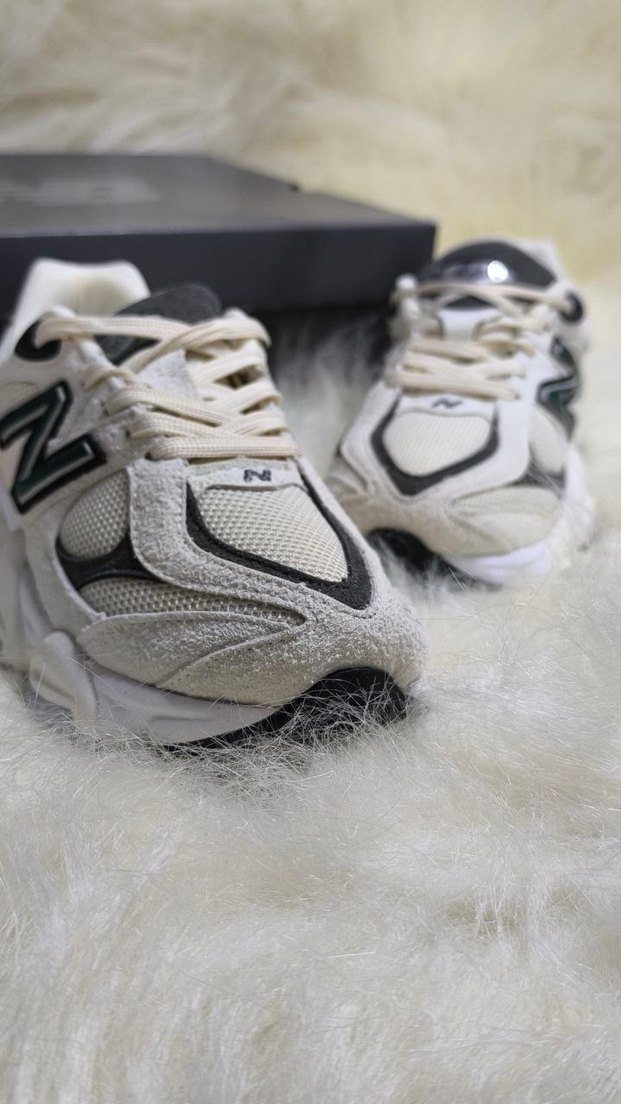 New Balance 9060 Krem Gri Yeşil Logo - Görsel 3