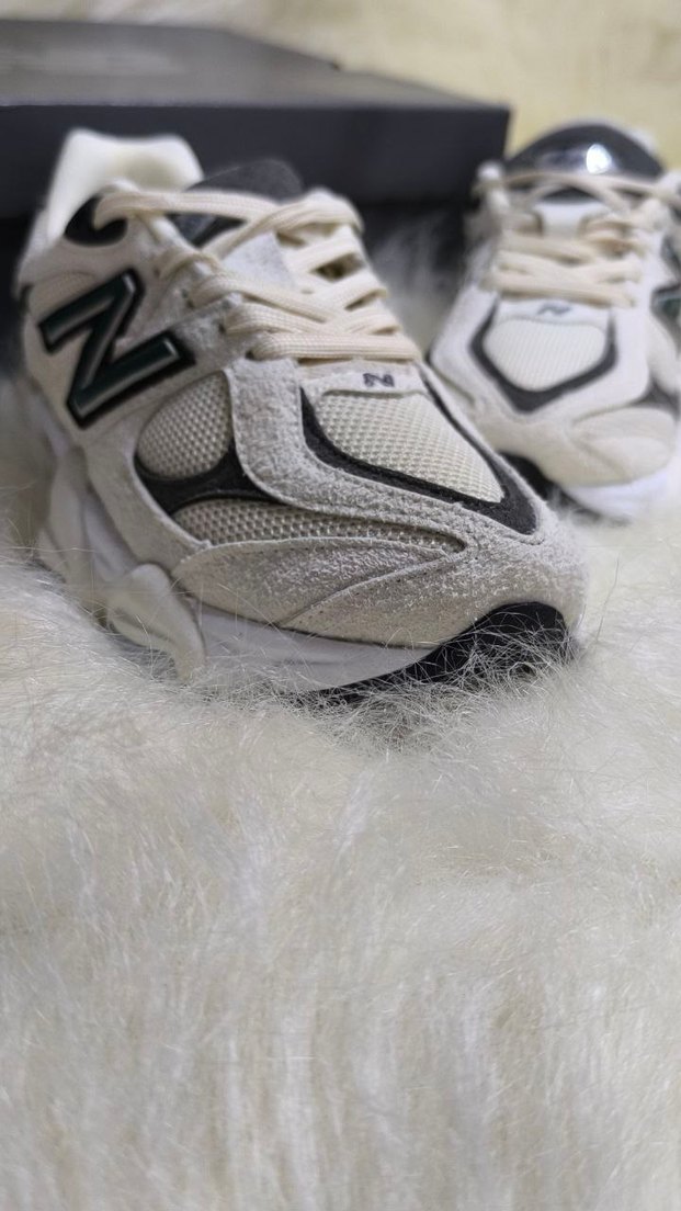 New Balance 9060 Krem Gri Yeşil Logo - Görsel 5