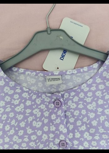 LCW Kadın Mor Desenli Düğmeli Kısa Kollu Tişört - Görsel 3