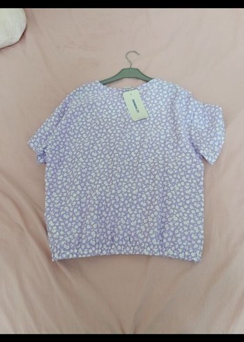 LCW Kadın Mor Desenli Düğmeli Kısa Kollu Tişört - Görsel 2