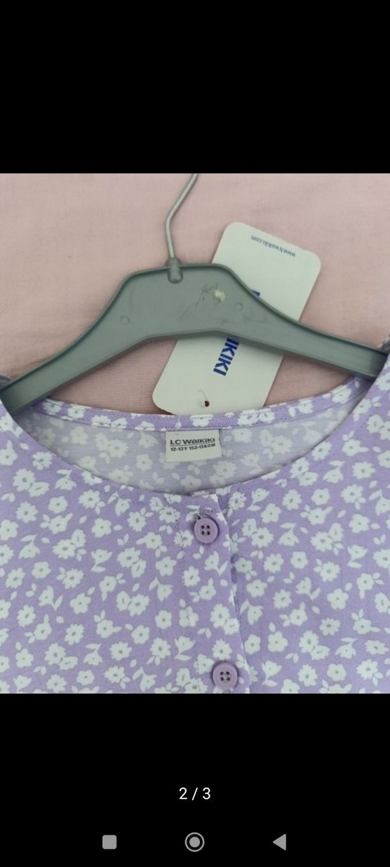 LCW Kadın Mor Desenli Düğmeli Kısa Kollu Tişört - Görsel 3