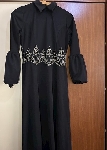 Uzun Kollu Siyah Nakışlı Uzun Elbise tesettür - Görsel 2