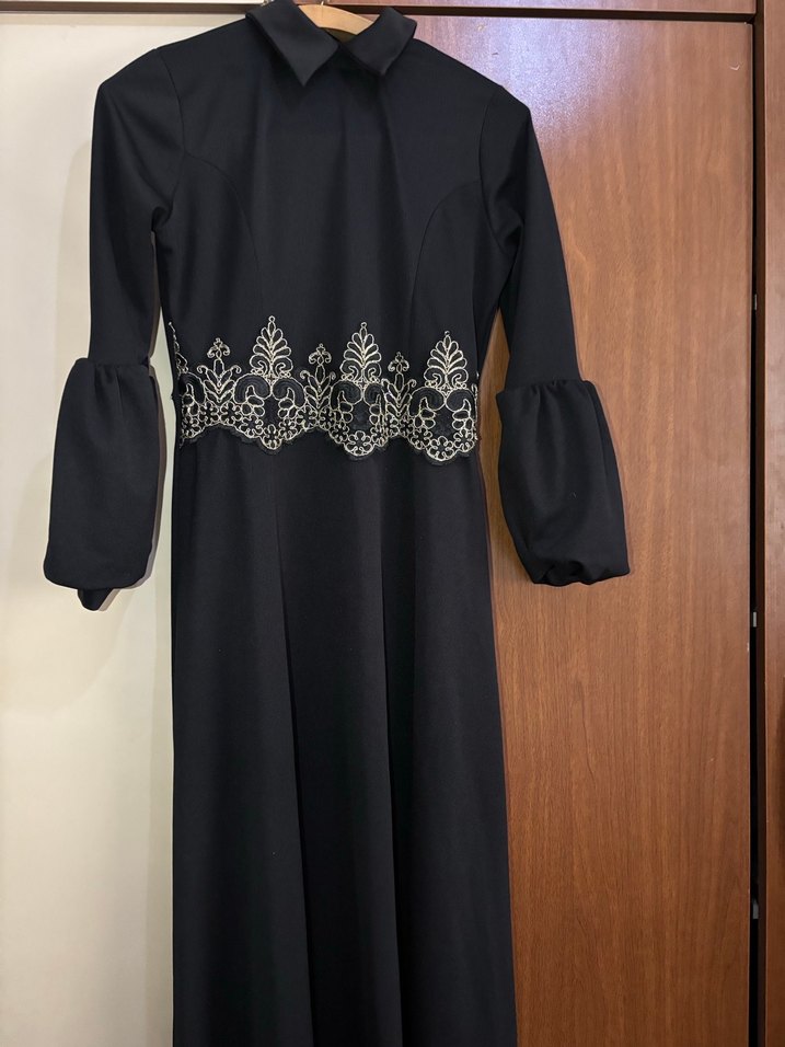 Uzun Kollu Siyah Nakışlı Uzun Elbise tesettür - Görsel 2