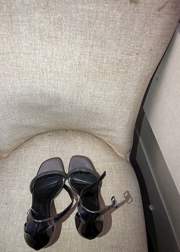 İnce topuklu gümüş kadın ayakkabı - Görsel 3