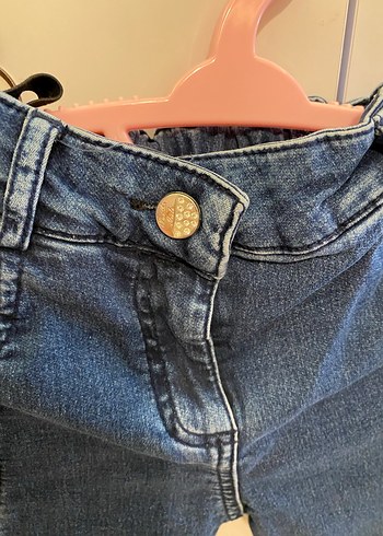 4 Yaş Beden Taşlı düğmeli Fırfırlı Kız Kot Pantolon