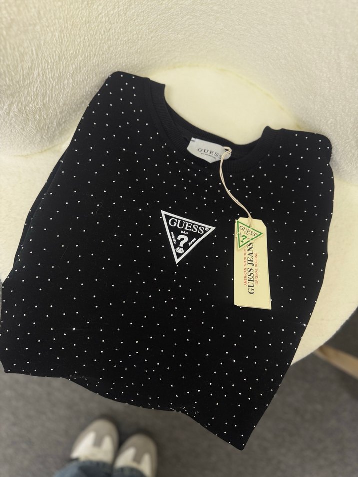 Guess Siyah Düğmeli Baskılı Kadın Tişört - Görsel 2