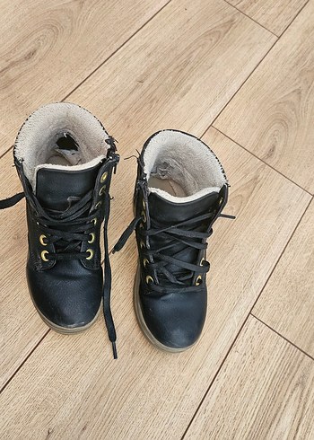 Kız Çocuk Siyah Yılan Desenli Tokalı Bot - Görsel 3