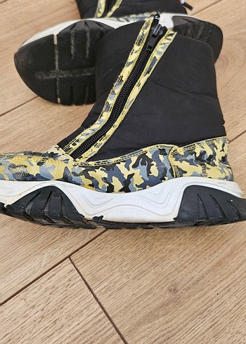Renkli Kamuflaj Desenli Kadın Dolgu Topuklu Bot - Görsel 3