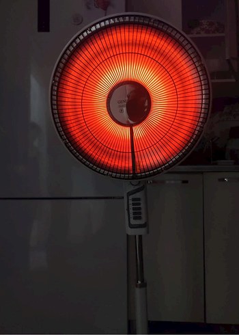 Kırmızı Ayaklı Elektrikli Isıtıcı KIŞ GELMEDEN FİYATLAR UYGUNDUR