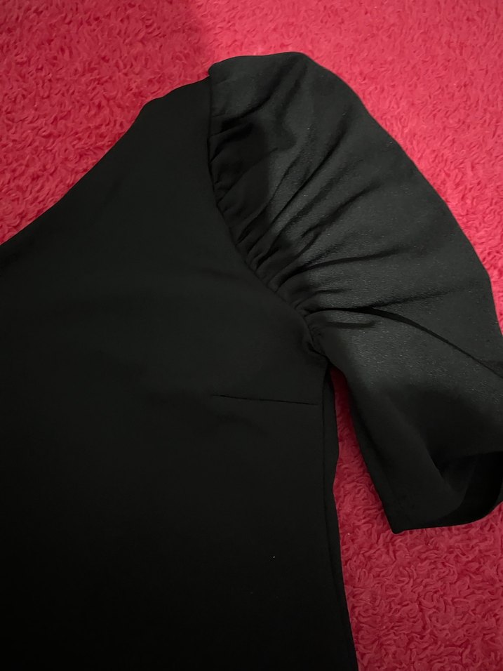 Drapeli Tek Omuz Siyah Midi Elbise - Görsel 3