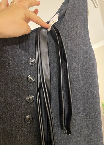 Düğmeli Siyah Midi Triko Elbise - Görsel 3