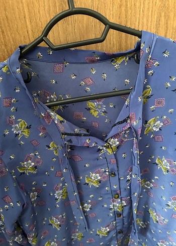 Mor V Yakalı Düğmeli Bohem Bluz - Görsel 2