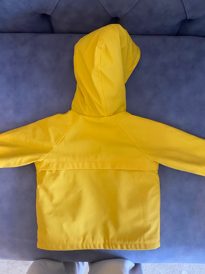 Sarı Kapüşonlu Erkek Çocuk Yağmurluk - Görsel 4