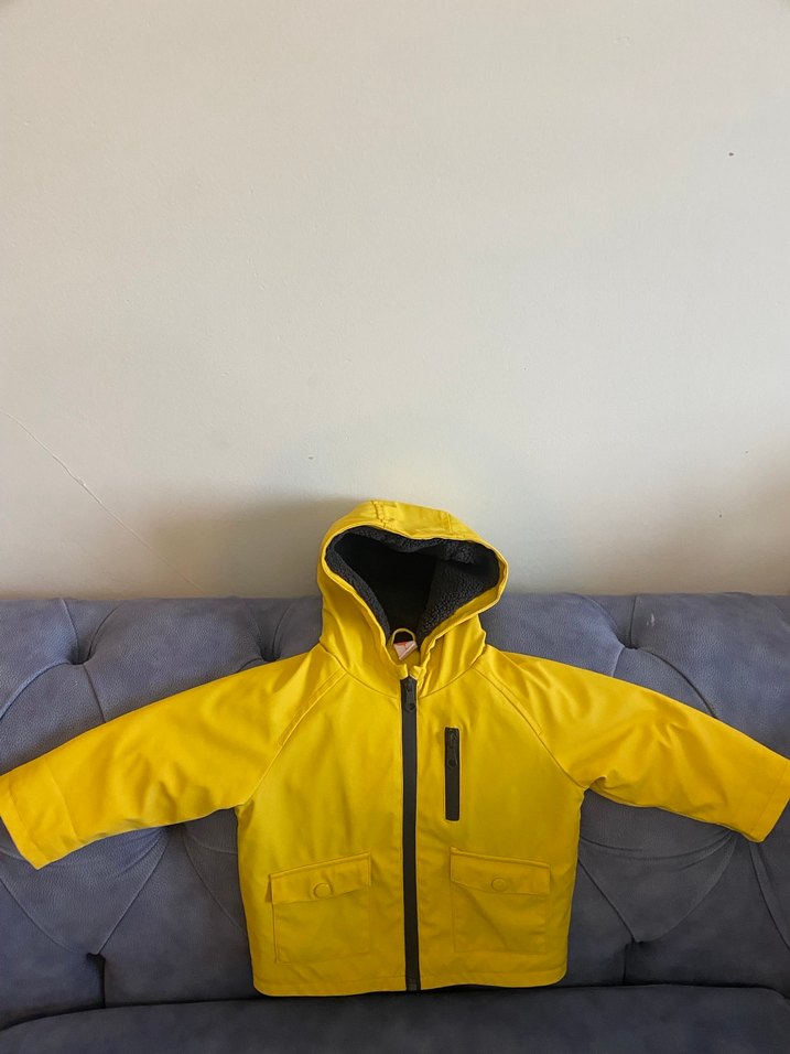 Sarı Kapüşonlu Erkek Çocuk Yağmurluk - Görsel 5