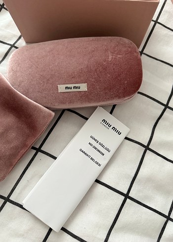 Miu Miu güneş gözlüğü - Görsel 3