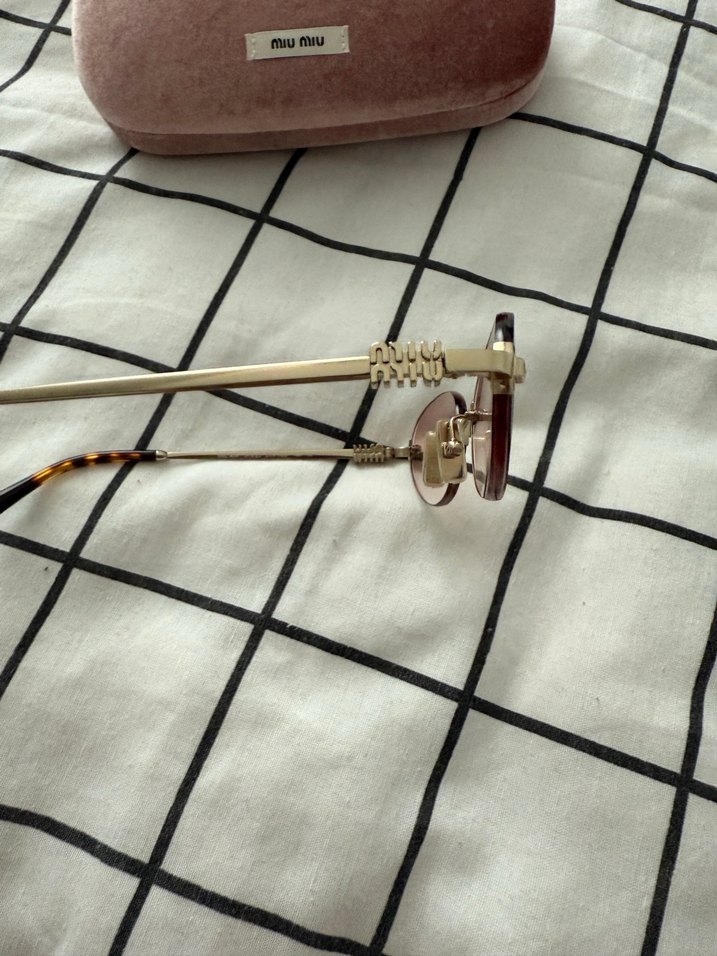 Miu Miu güneş gözlüğü - Görsel 5