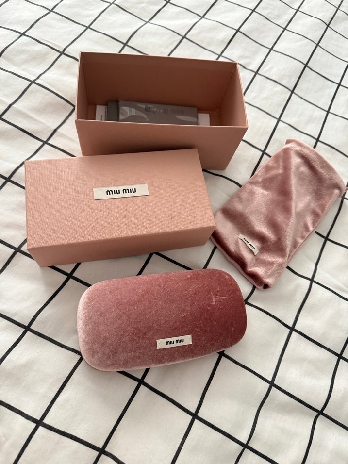 Miu Miu güneş gözlüğü - Görsel 2