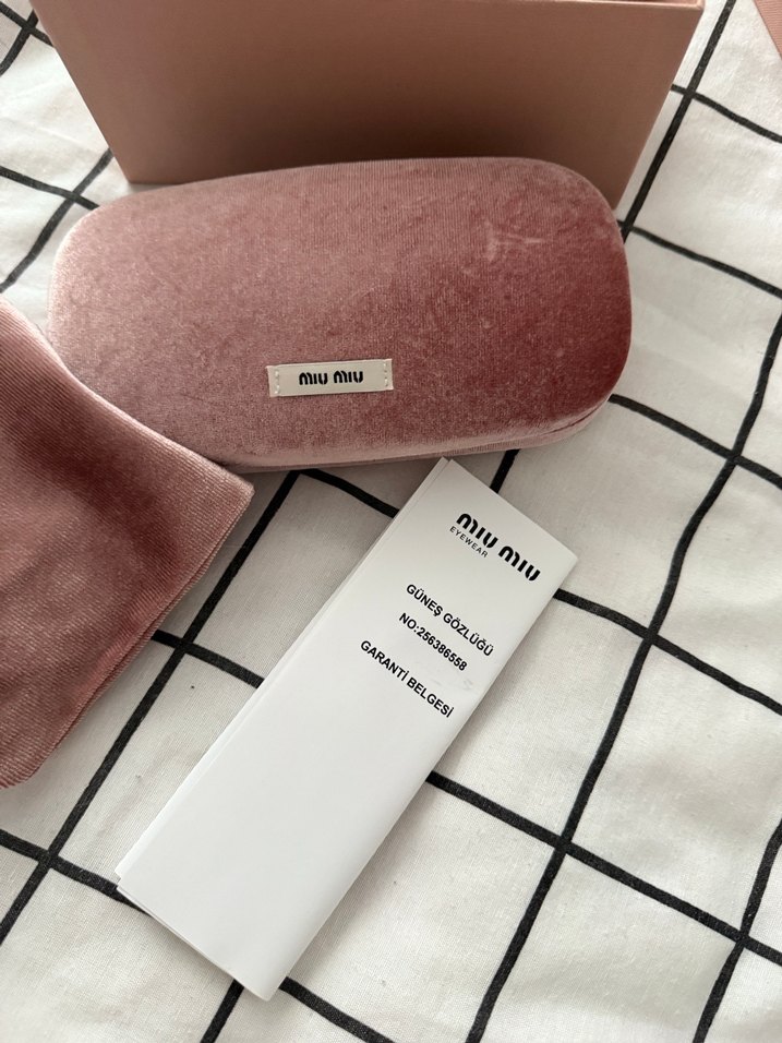 Miu Miu güneş gözlüğü - Görsel 3