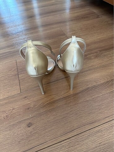 Diğer 38 ece nin butiğinden alındı