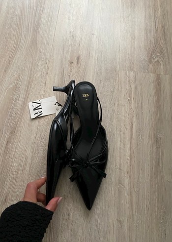 Zara Zara Siyah Fiyonklu Stiletto