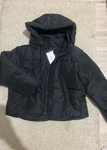 Stradivarius Siyah Kapüşonlu Kadın Kış Montu