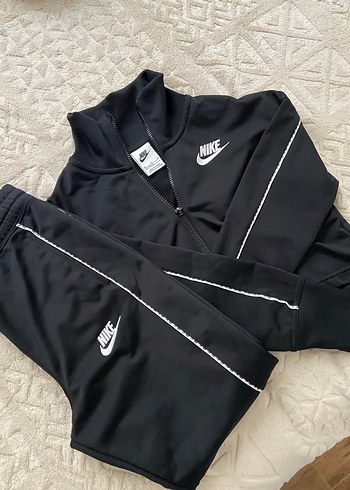 Nike Siyah Fermuarlı Çocuk Eşofman Takımı