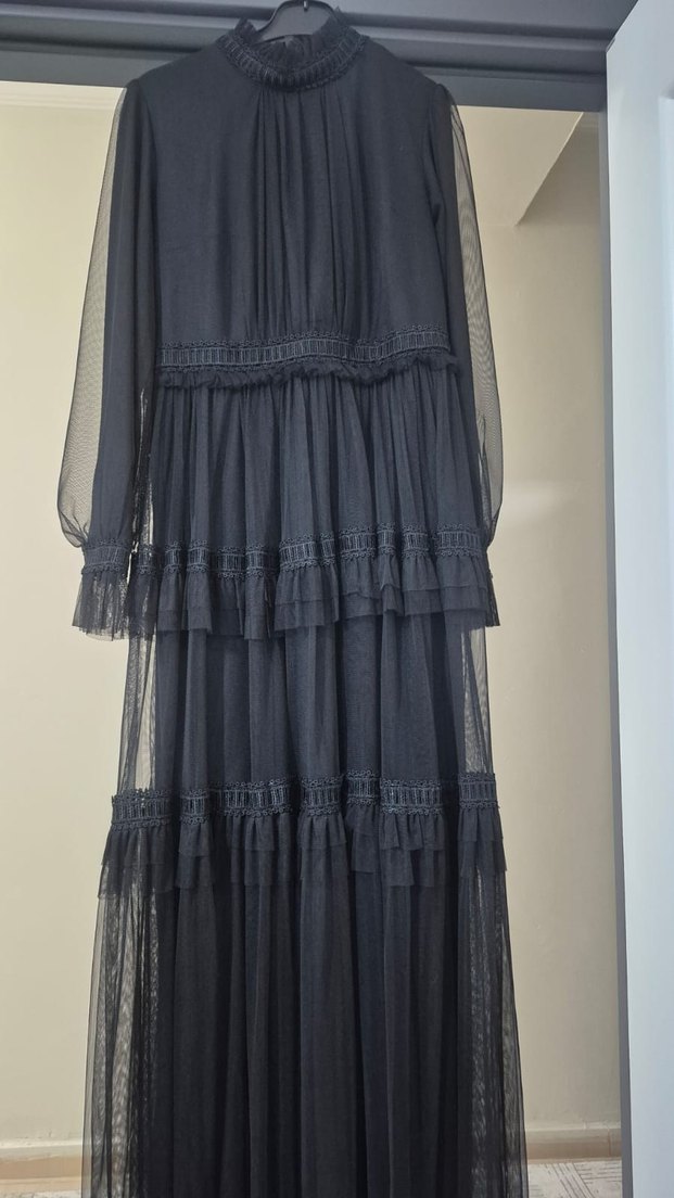 Uzun Siyah Gotik Nakışlı Elbise - Görsel 3