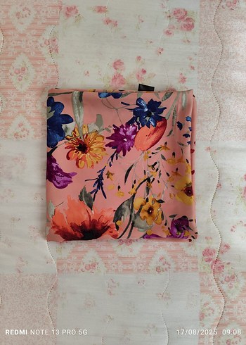 Çiçek Desenli Kadın Eşarp - Görsel 3