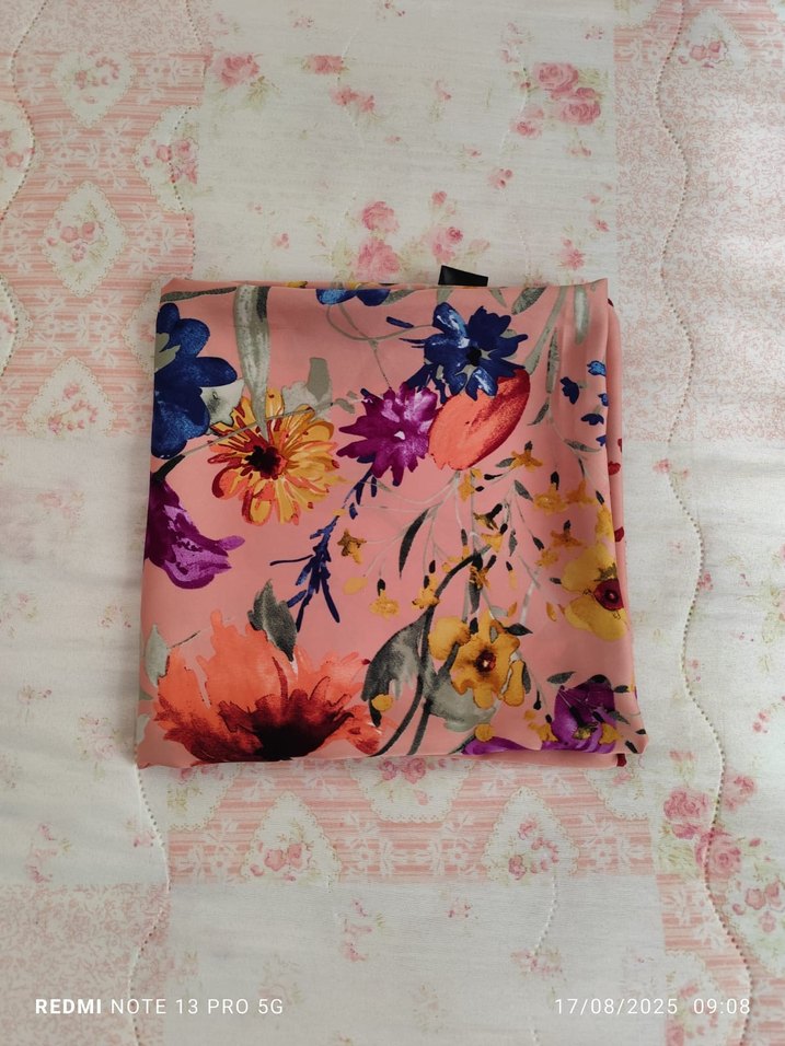 Çiçek Desenli Kadın Eşarp - Görsel 4