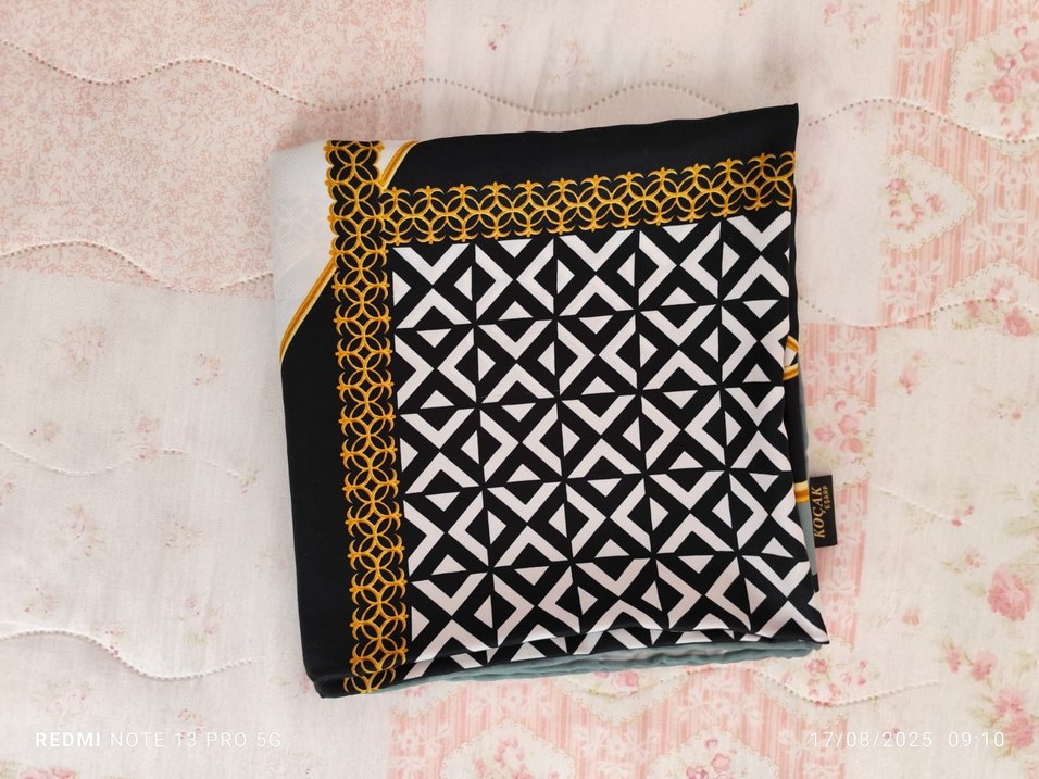 Çok Renkli Kadın Eşarp - Görsel 4