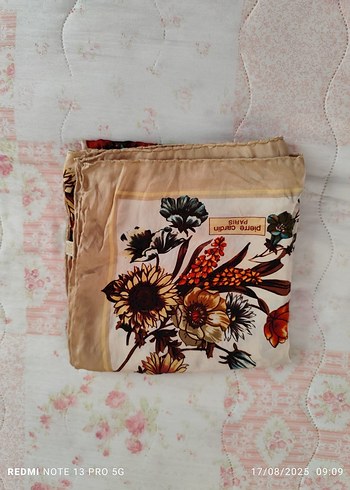 Çiçek Desenli Kadın Eşarp - Görsel 4