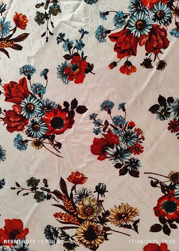 Çiçek Desenli Kadın Eşarp - Görsel 2