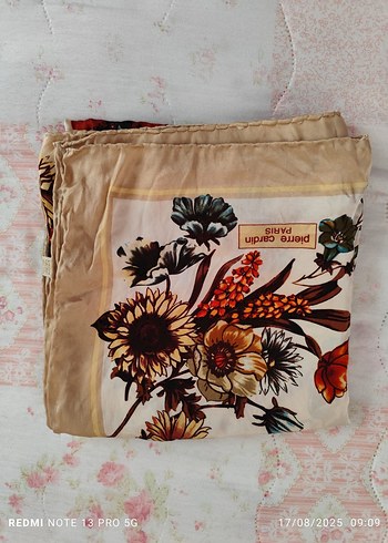 Çiçek Desenli Kadın Eşarp - Görsel 3