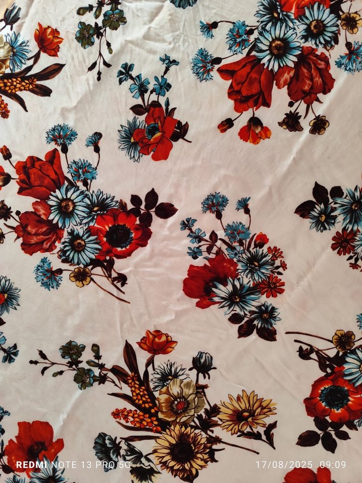 Çiçek Desenli Kadın Eşarp - Görsel 2