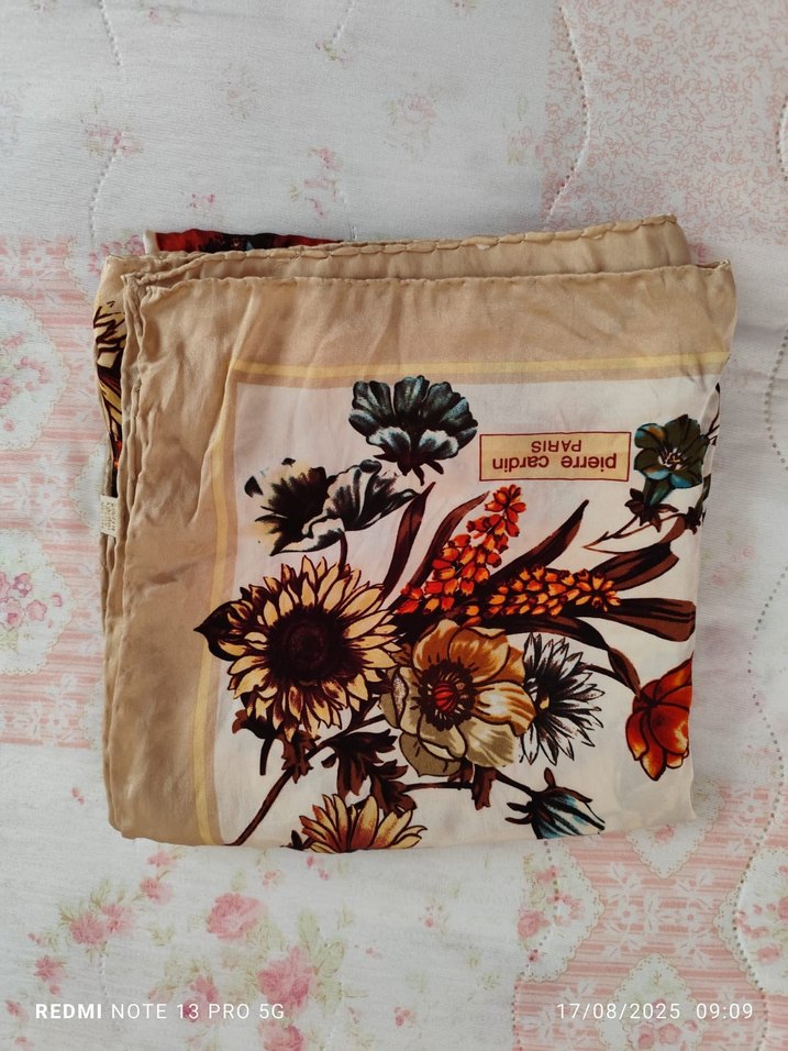 Çiçek Desenli Kadın Eşarp - Görsel 3