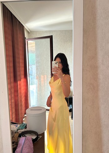 zara tereyağ sarısı saten elbise