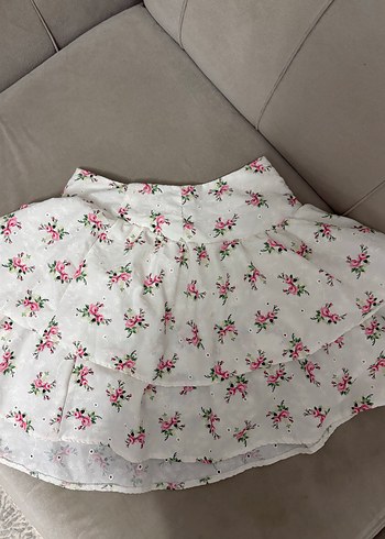 s Beden Çiçekli Beyaz Fırfırlı Mini Etek