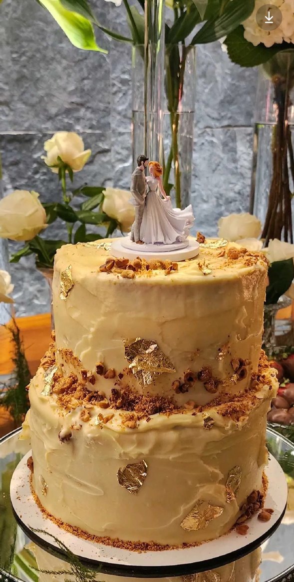 Gri tonlarında beyaz gelin ve damat figürü - Görsel 2